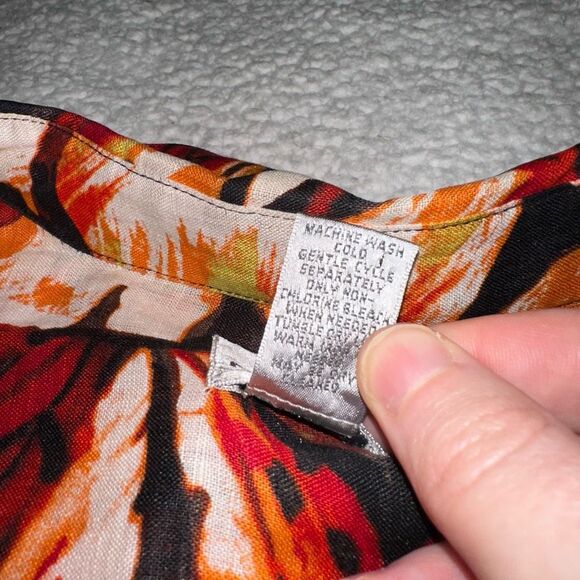 Chicos Linen Red Orange Black Tropical Floral Button Down Size 0 (Small) BUTTON - Picture 8 of 13